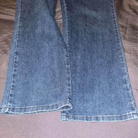 Ladies Lee Relaxed Fit Blue Jeans, Size 10 - Picture 8 of 10